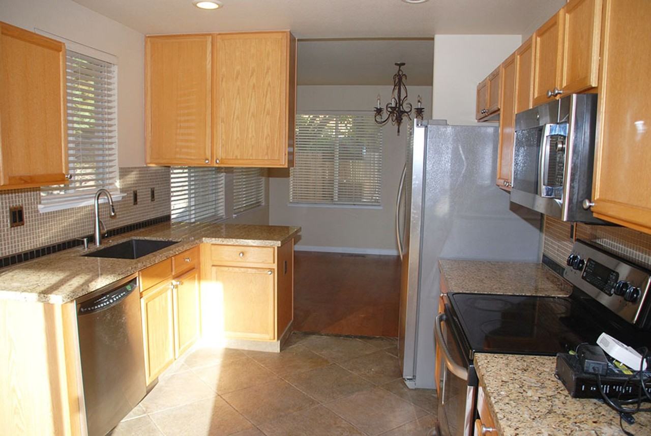 1811 Cambridge Hills Ct - Photo 3 of 30