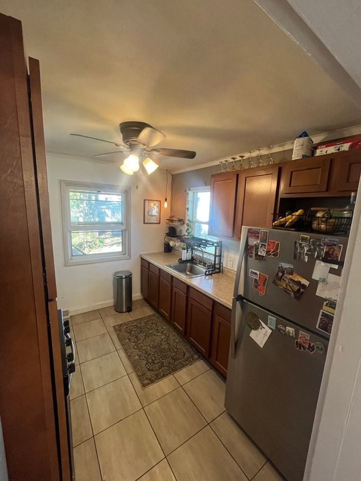 1707 Adams St - Photo 3 of 17