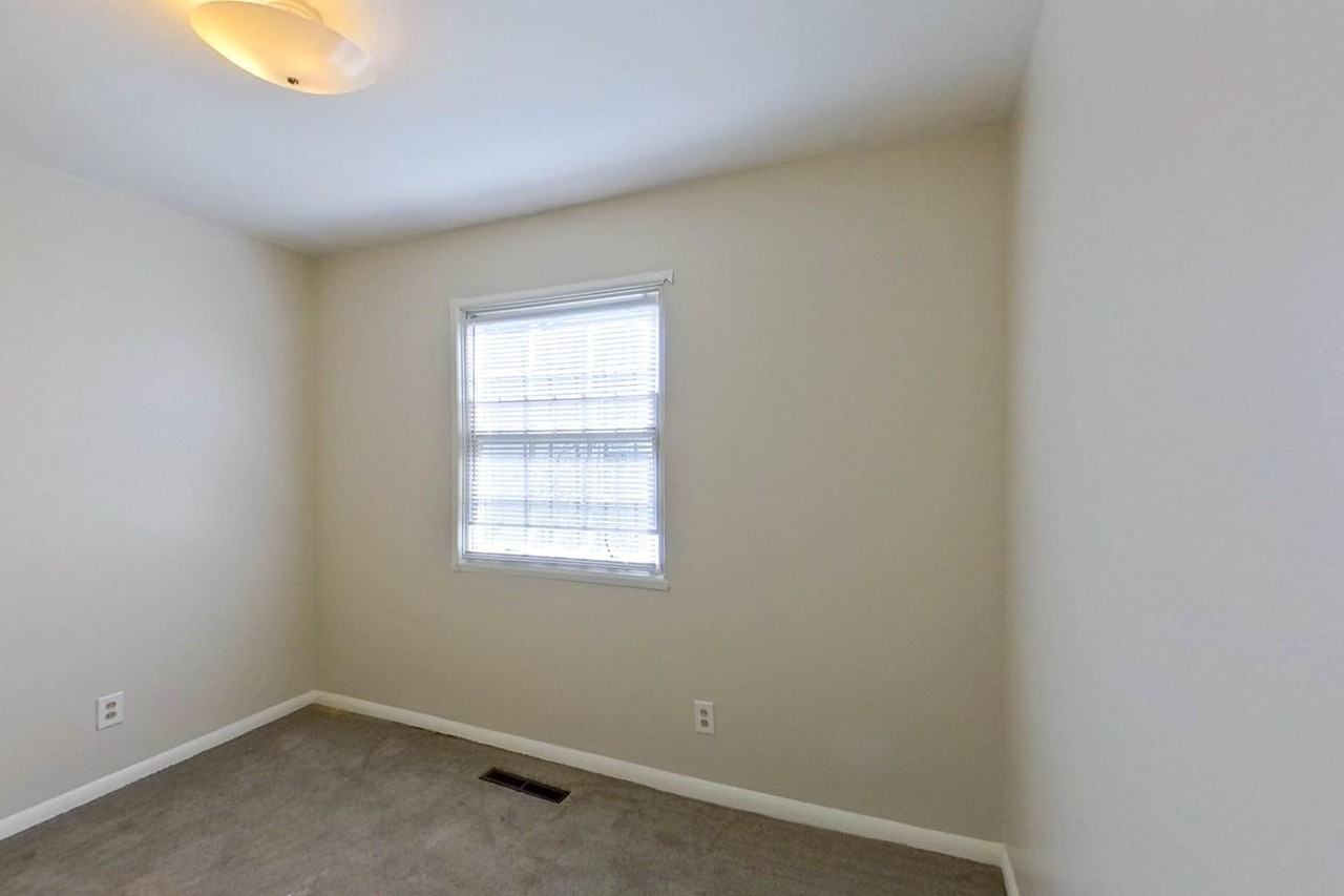 1310 Woodnell Ave - Photo 2 of 18