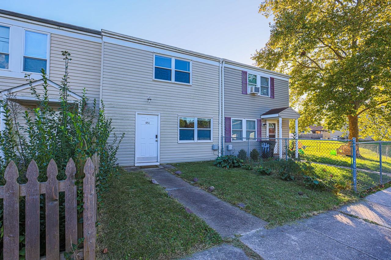 451 Berry Ct - Photo 2 of 19