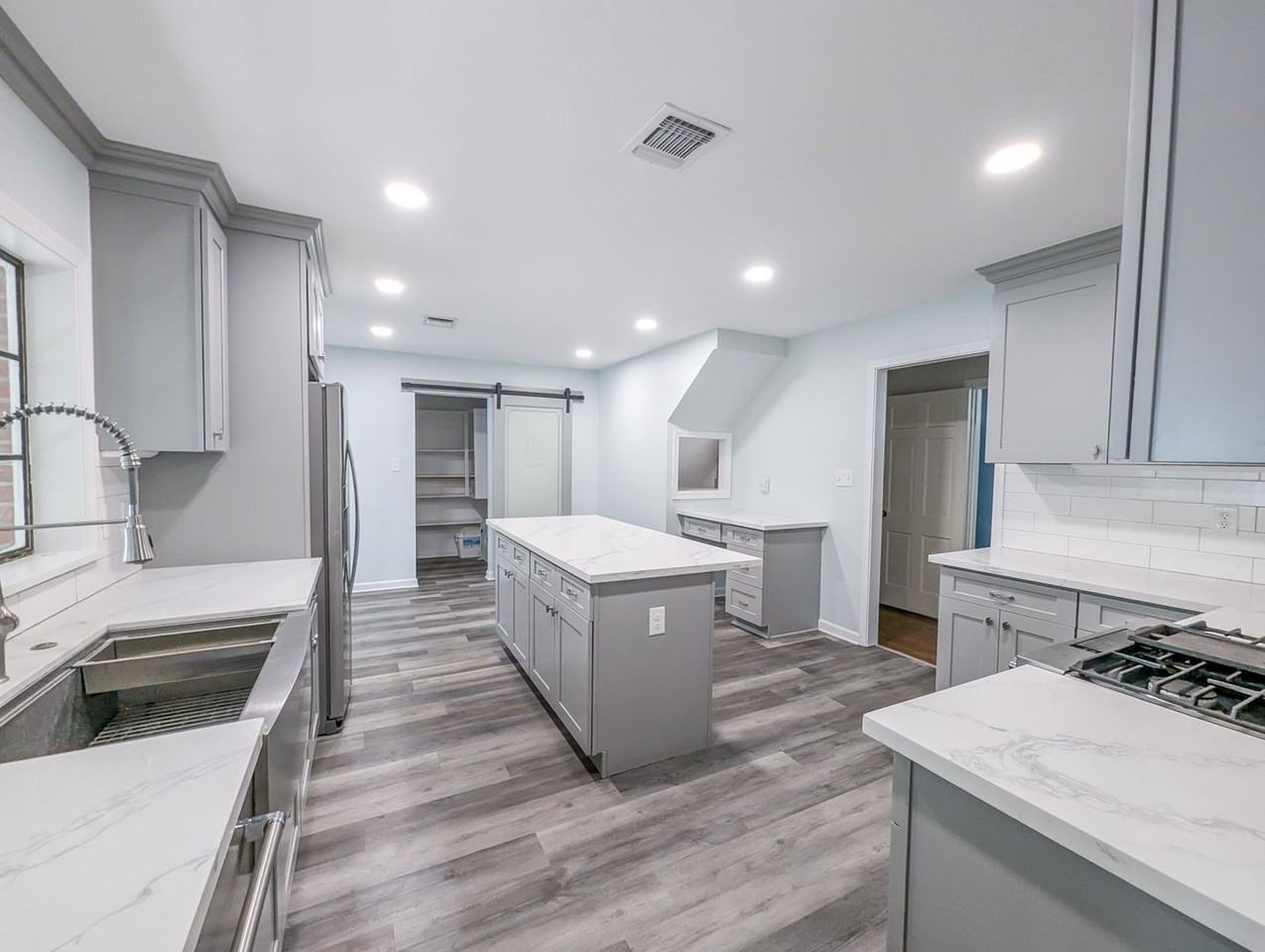 6231 Dillingham Ave - Photo 3 of 17