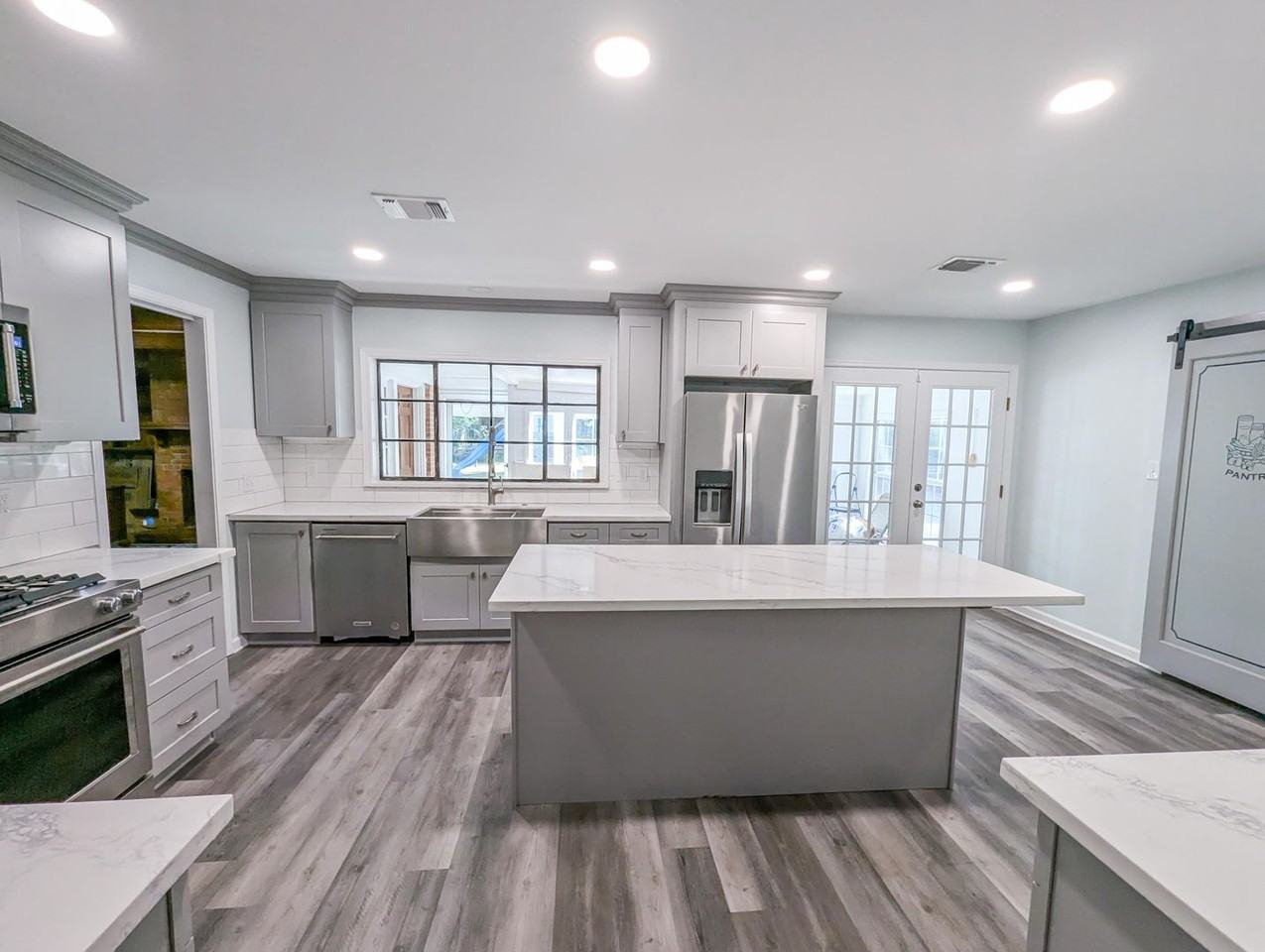 6231 Dillingham Ave - Photo 4 of 17