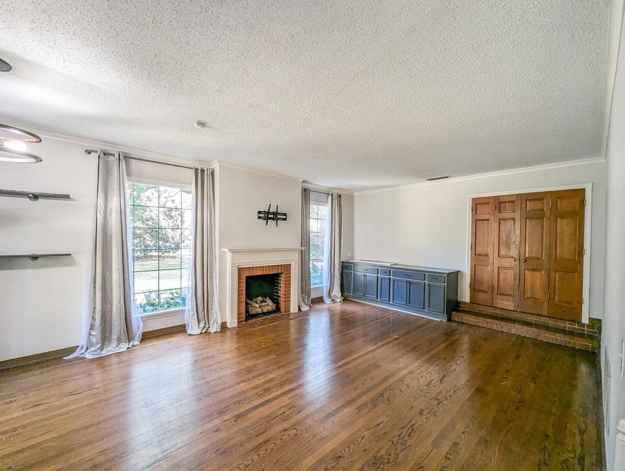 6231 Dillingham Ave - Photo 5 of 17