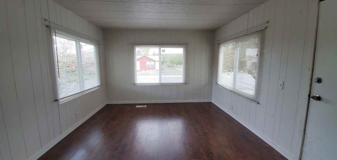 501 S Chatfield St - Photo 2 of 7