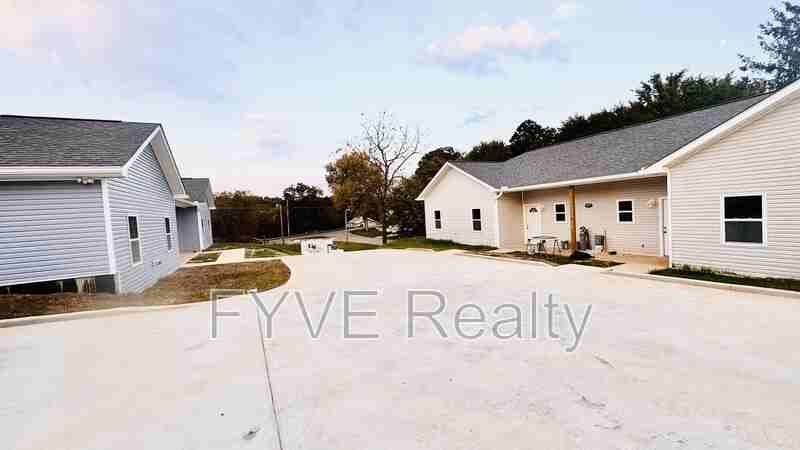 811 N A St - Photo 3 of 29