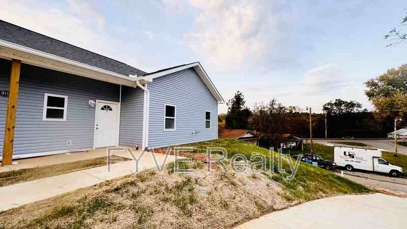 811 N A St - Photo 2 of 29