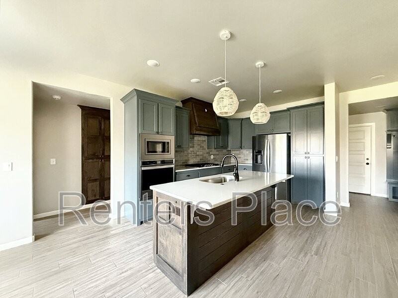 2713 Se 22nd St - Photo 3 of 24