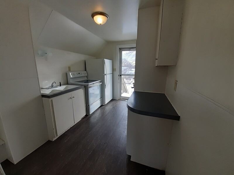 821 2nd St - Photo 3 of 8