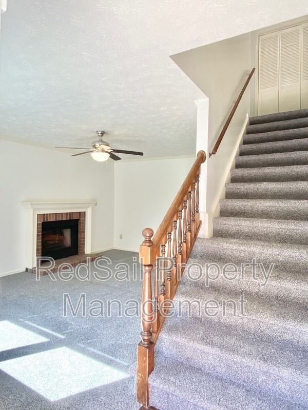 42 Glascow Way - Photo 3 of 20