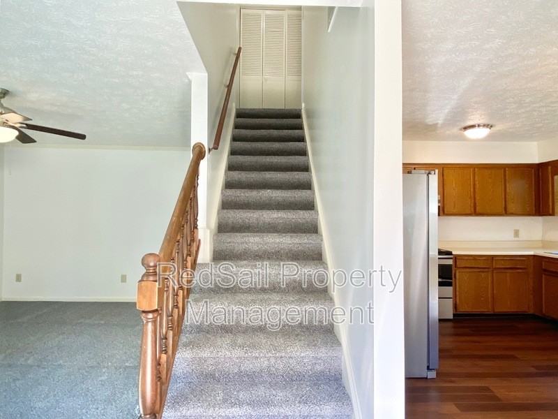 42 Glascow Way - Photo 4 of 20