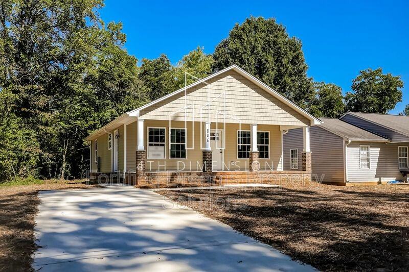 806 Oak St - Photo 2 of 15