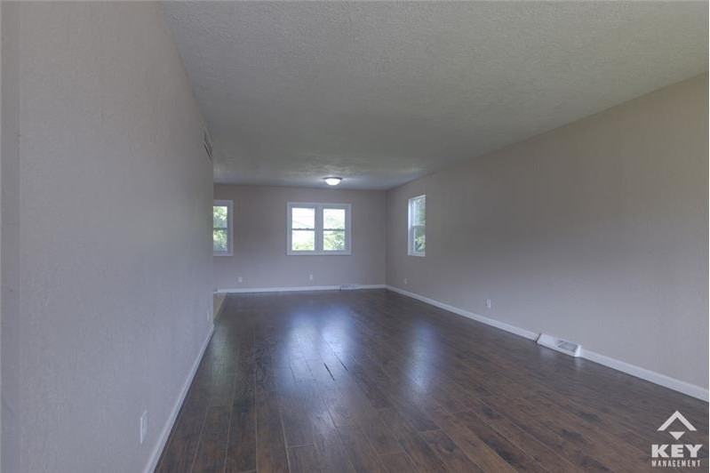 2747 N Pershing St - Photo 3 of 22