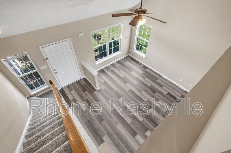 1018 Mallory Ln - Photo 3 of 25