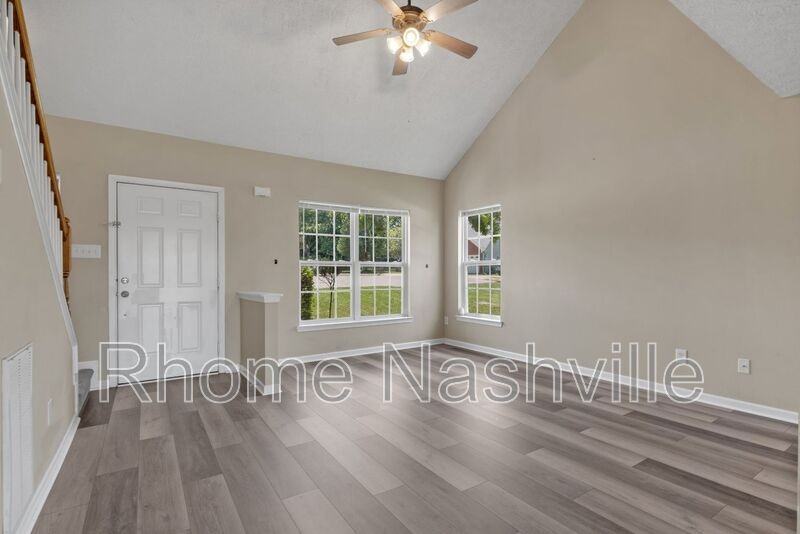 1018 Mallory Ln - Photo 4 of 25