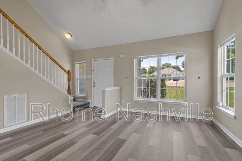 1018 Mallory Ln - Photo 5 of 25