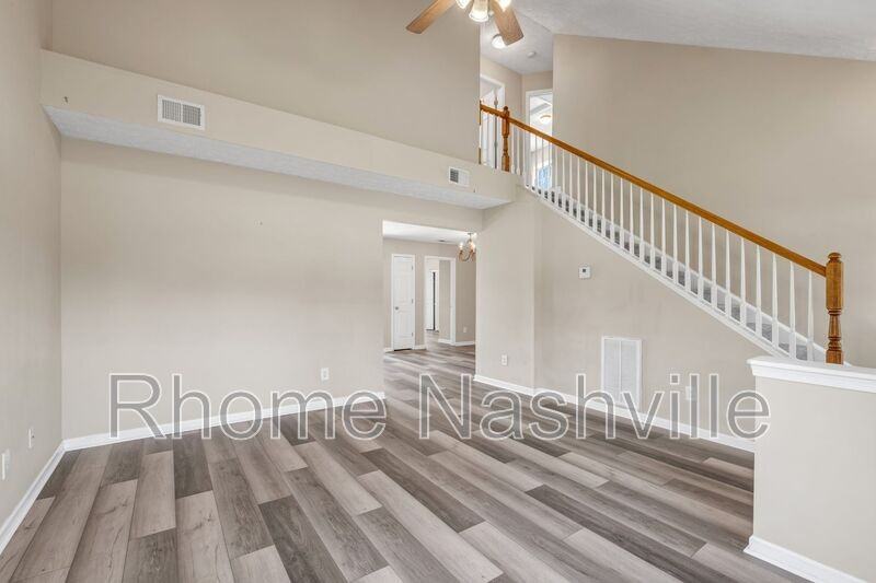 1018 Mallory Ln - Photo 6 of 25