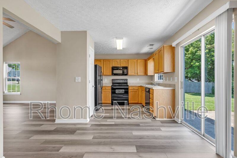 1018 Mallory Ln - Photo 7 of 25