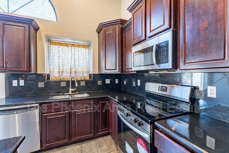 3713 E Utopia Rd - Photo 2 of 42