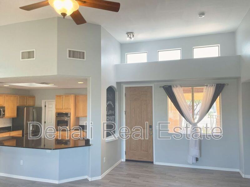 8069 N Painted Feather Dr - Photo 3 of 22