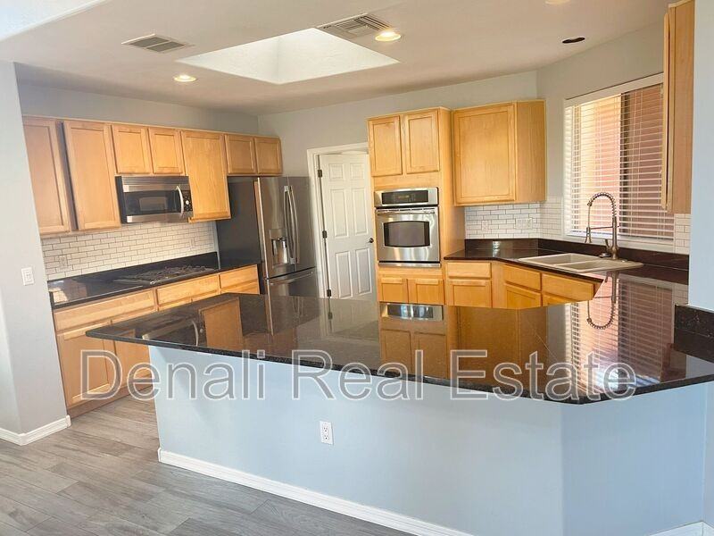 8069 N Painted Feather Dr - Photo 4 of 22