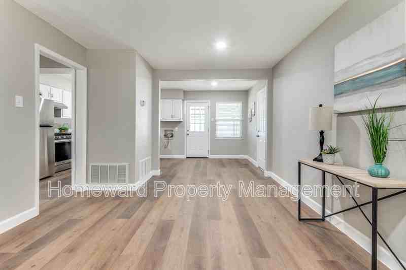 1819 Dory Ln - Photo 2 of 8