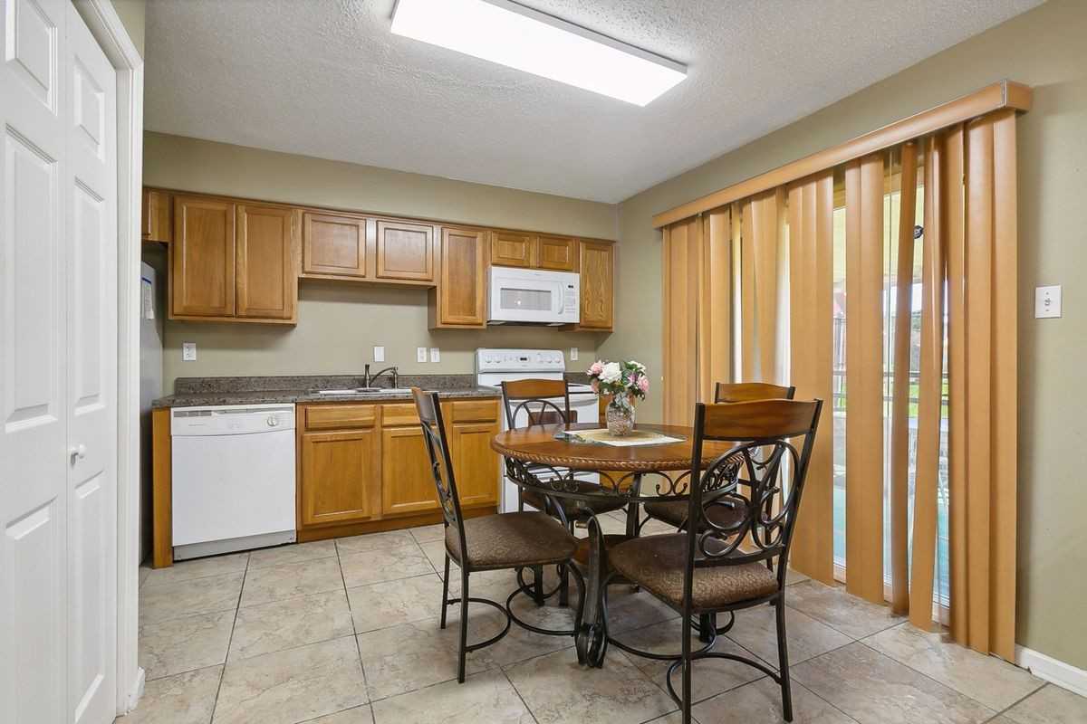 215 Liberty Ter - Photo 2 of 17