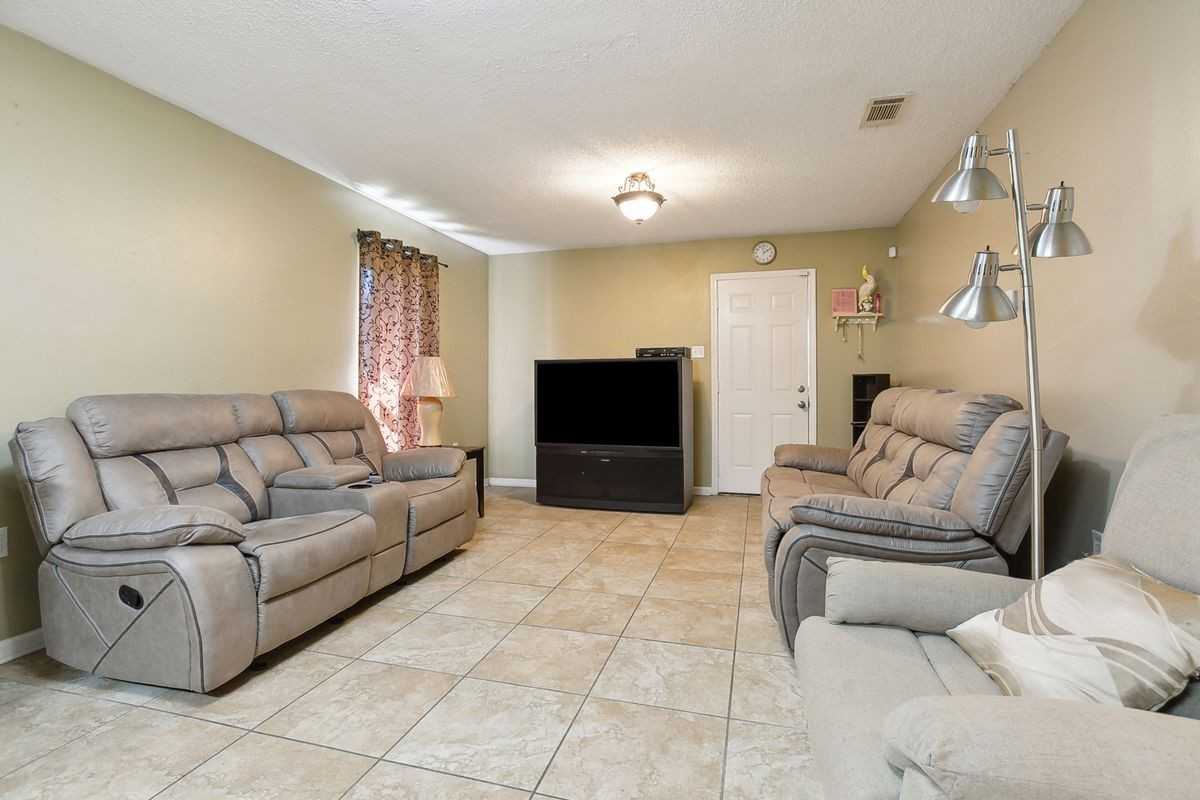 215 Liberty Ter - Photo 3 of 17