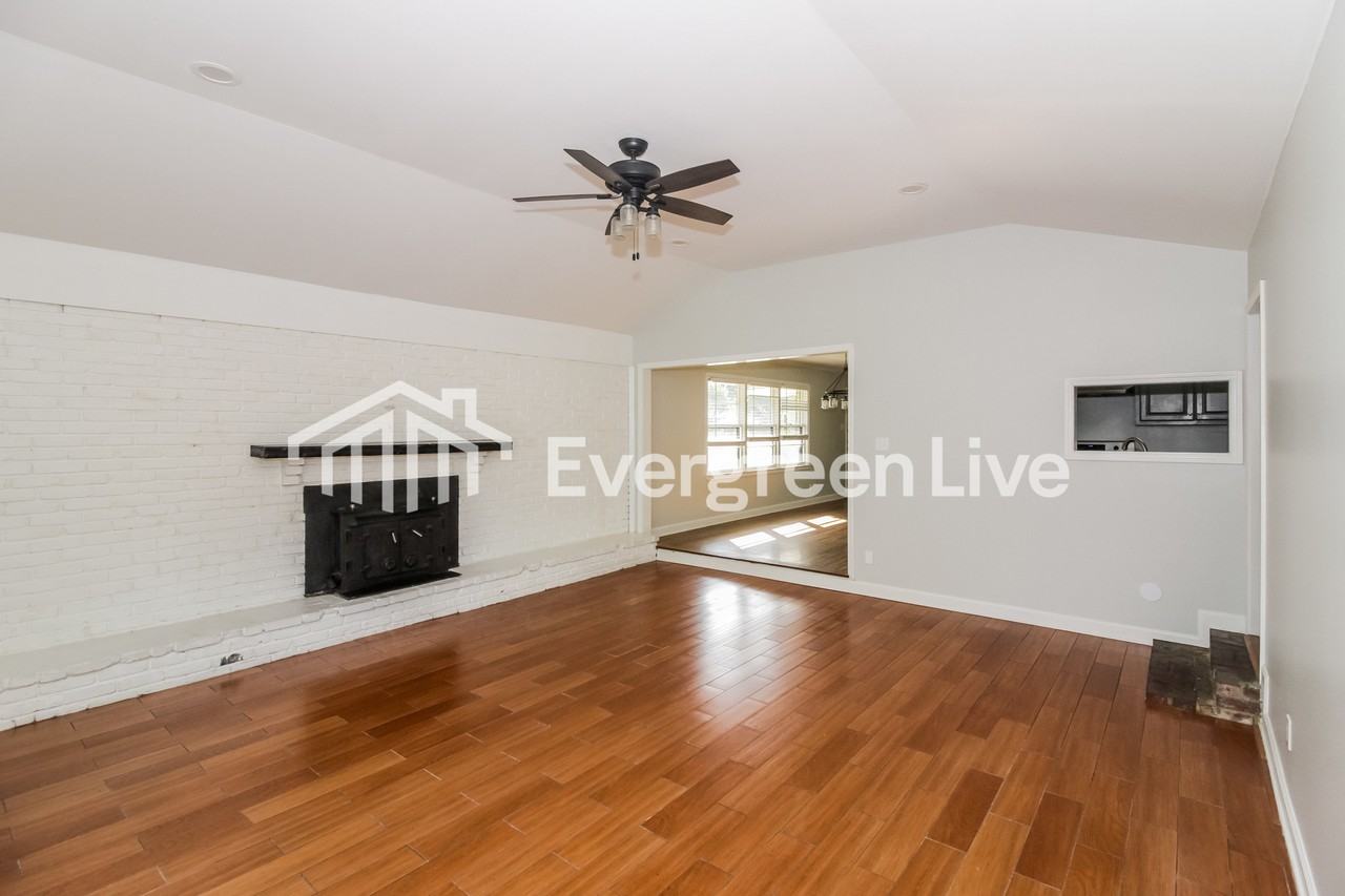 2653 Elmore Park Rd - Photo 6 of 17