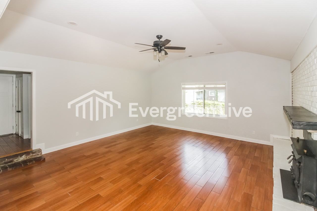 2653 Elmore Park Rd - Photo 5 of 17