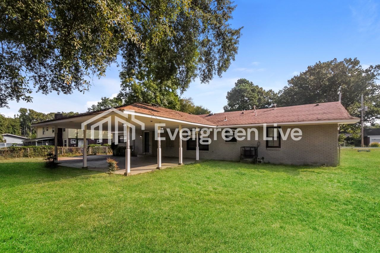 2653 Elmore Park Rd - Photo 3 of 17