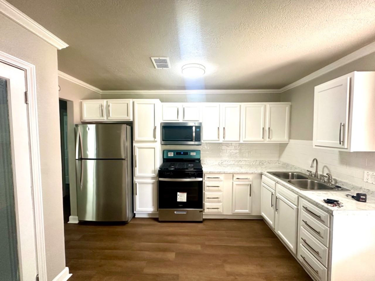 3930 Fairfax Ave - Photo 3 of 25
