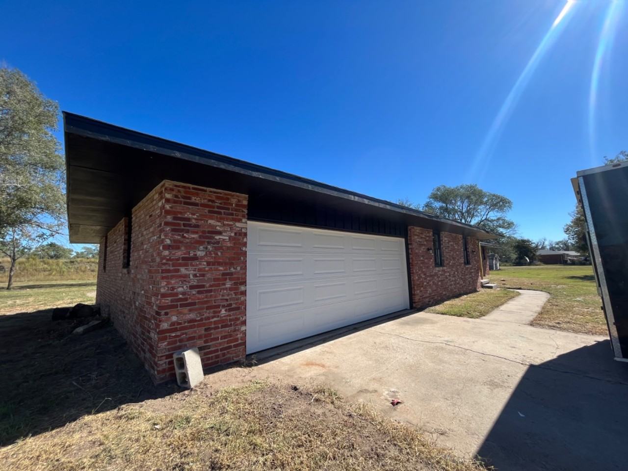 1810 Tracy Ln - Photo 3 of 30