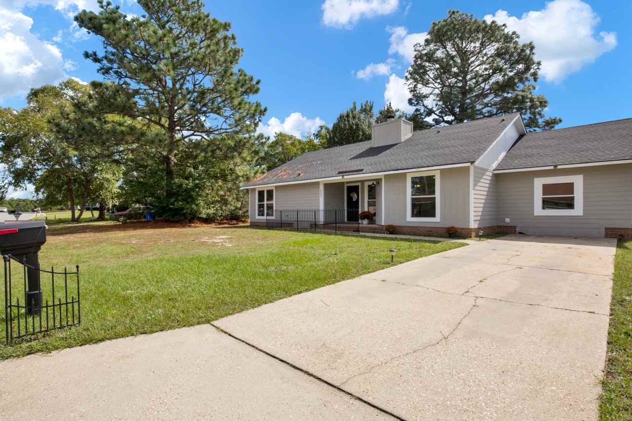 6847 Beaverstone Drive - Photo 3 of 43