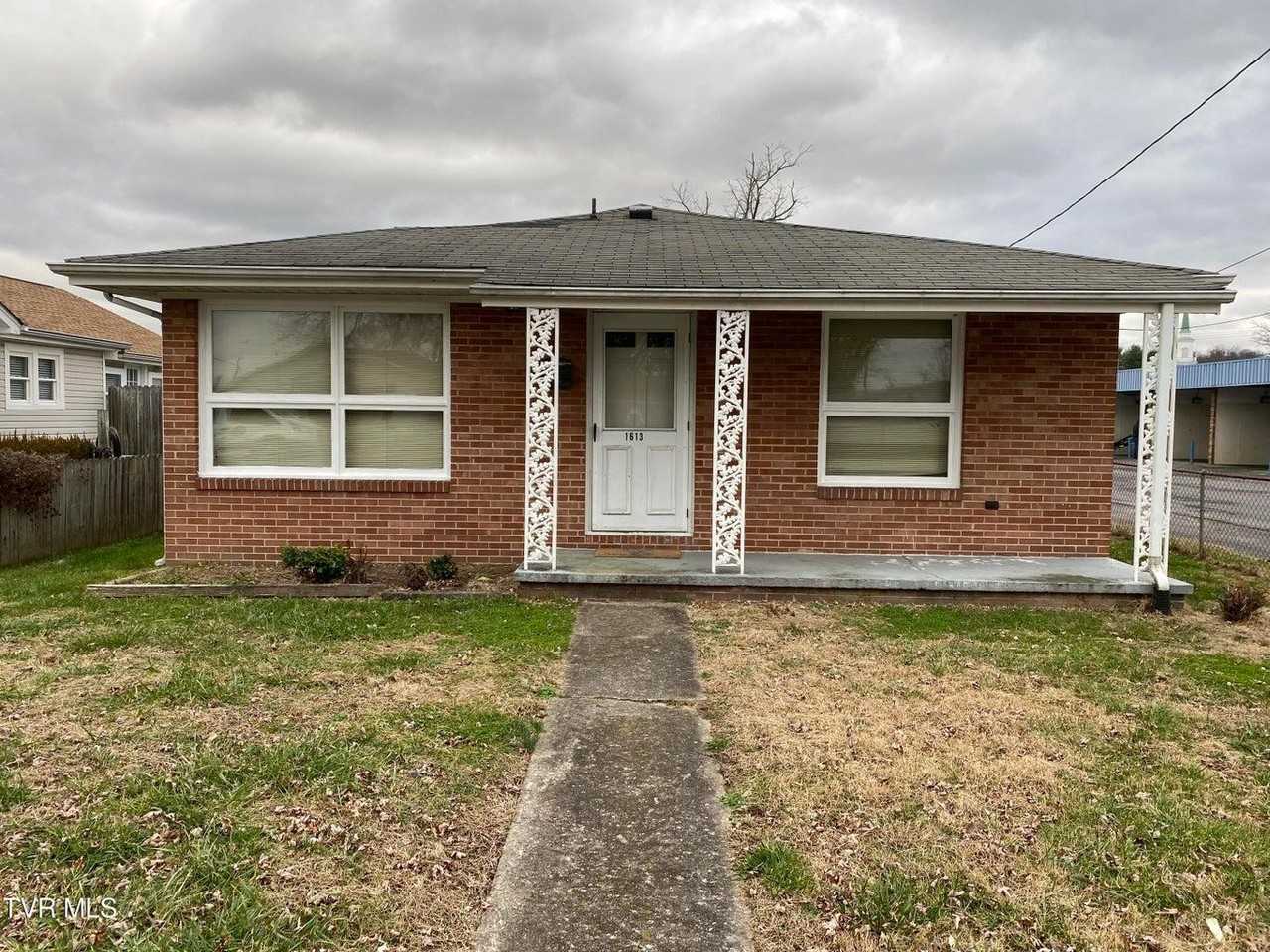 1613 F Street - Photo 2 of 19