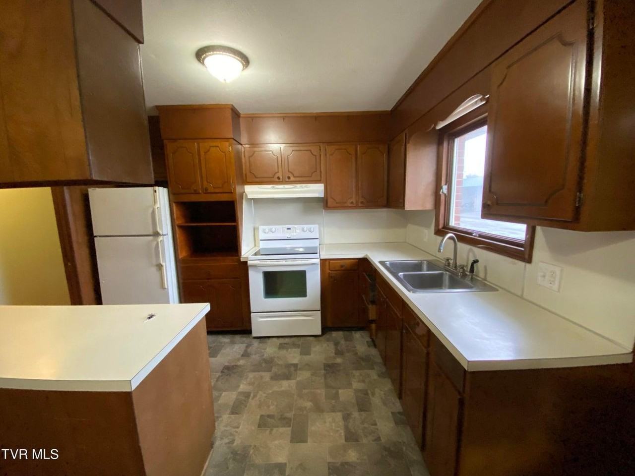 1613 F Street - Photo 4 of 19