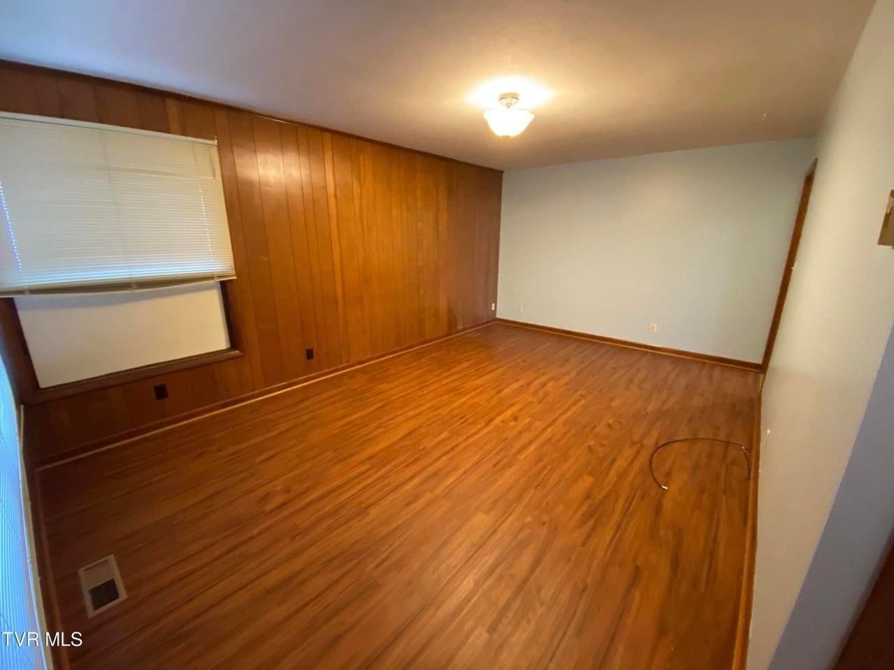 1613 F Street - Photo 6 of 19