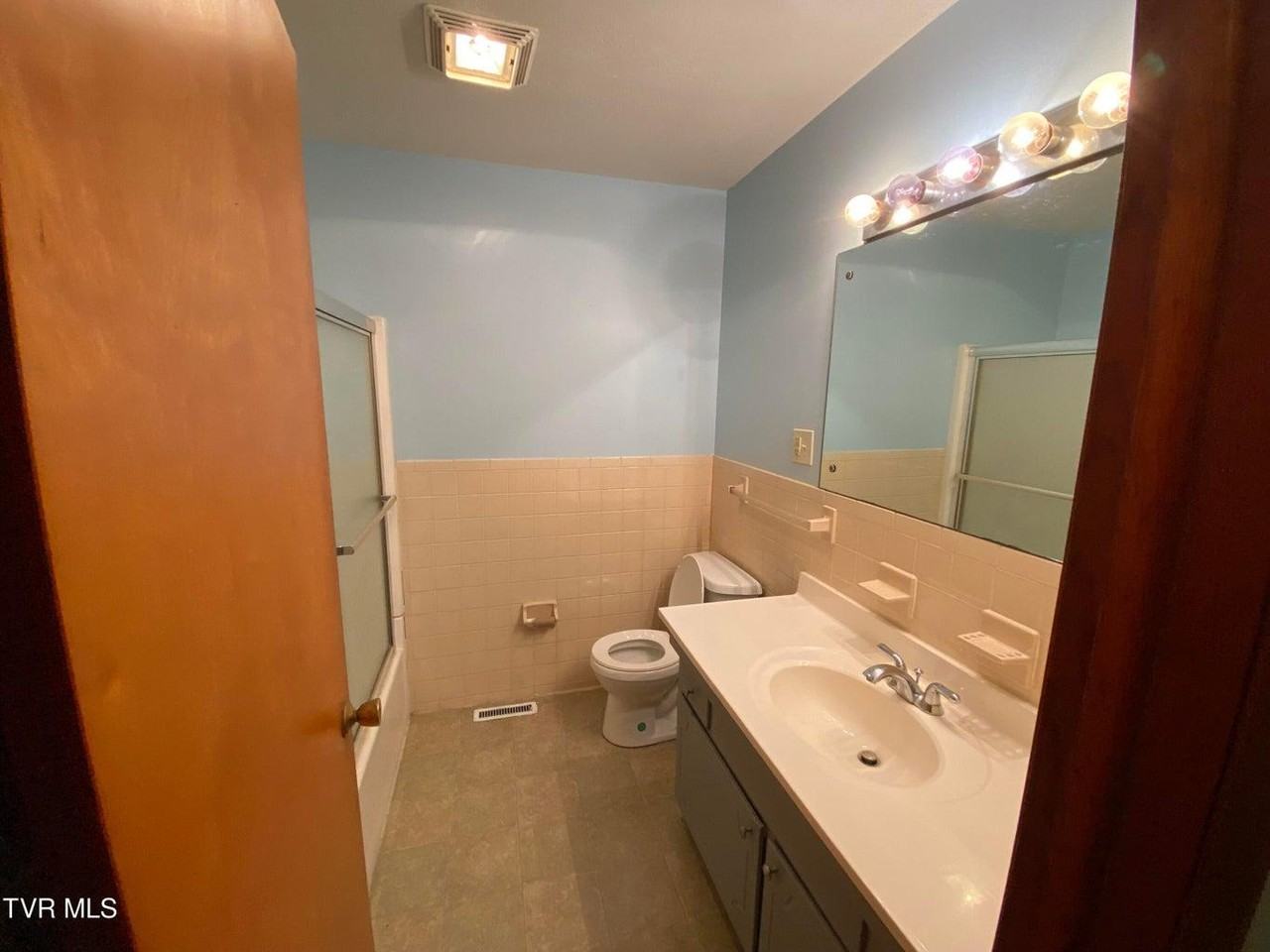 1613 F Street - Photo 7 of 19