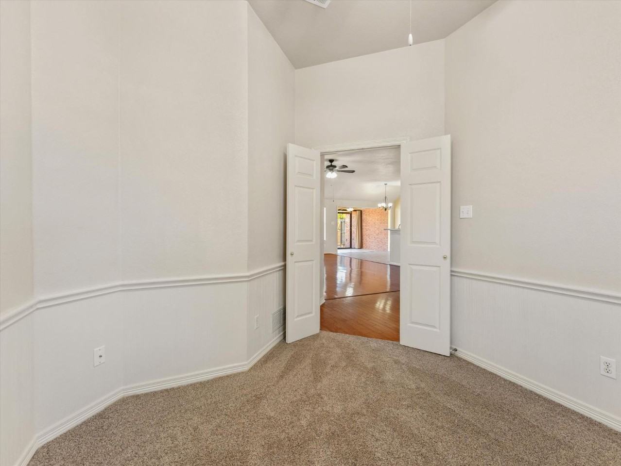 207 Brandon Way - Photo 3 of 17