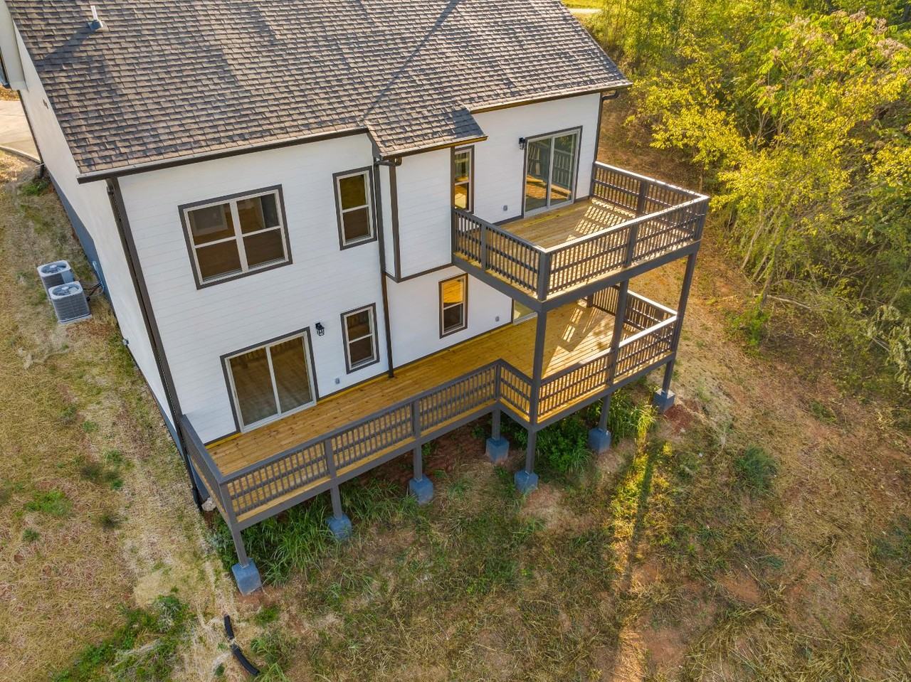 1048 Farm Rd - Photo 2 of 10