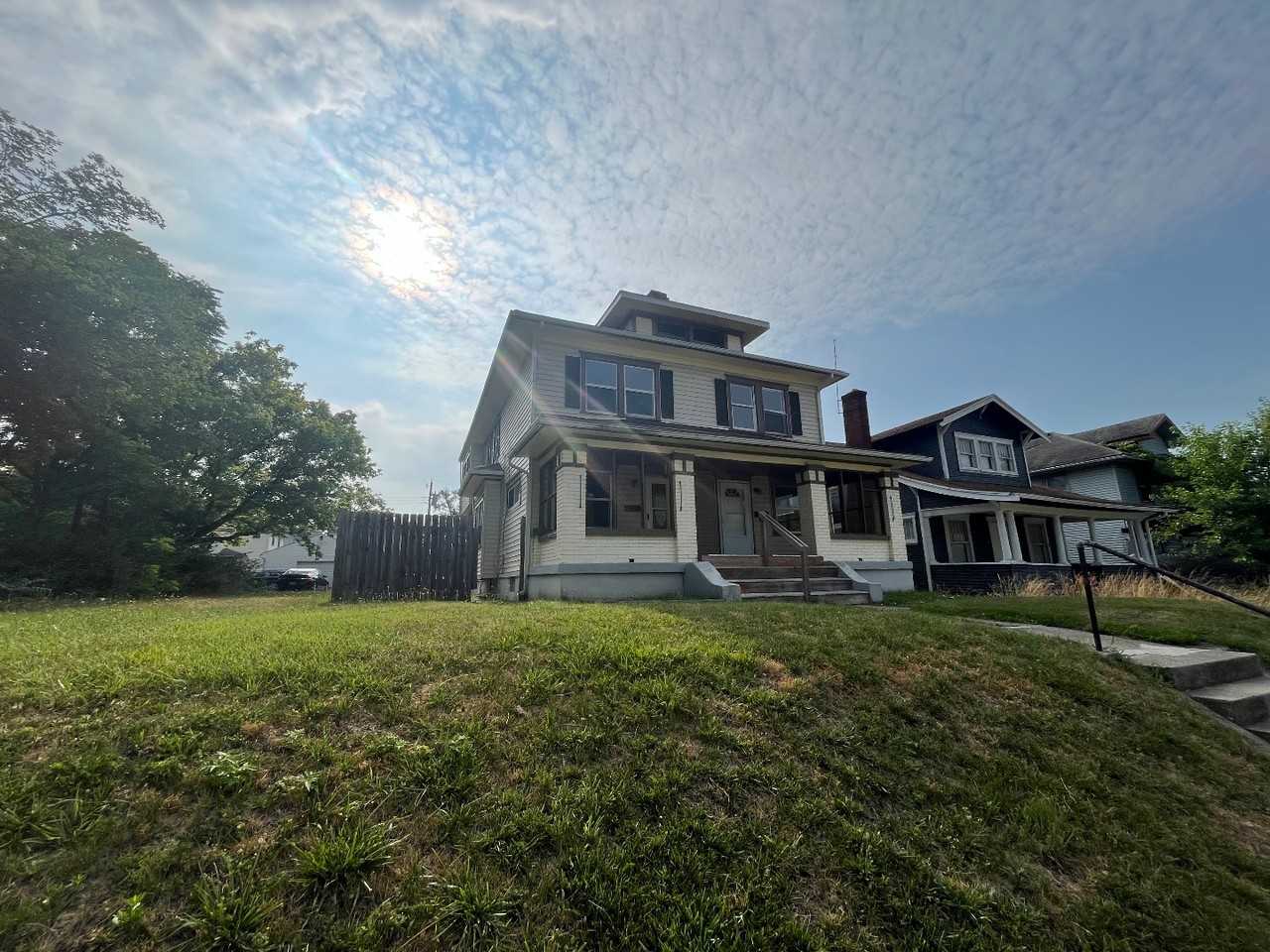 1126-1128 Vernon Dr - Photo 3 of 10