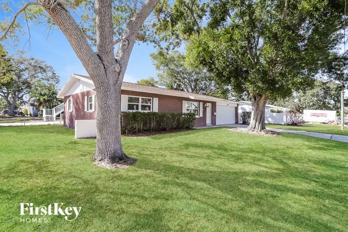 4706 Lansing St Ne - Photo 2 of 16