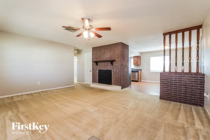 4706 Lansing St Ne - Photo 3 of 16