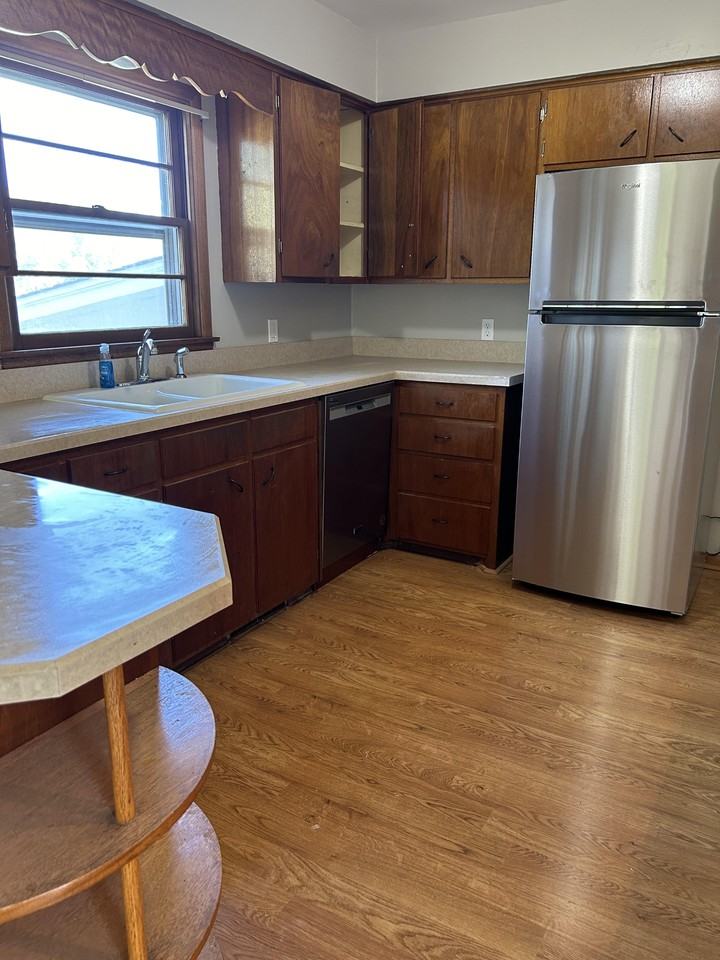 520 30th Ave N #NA - Photo 3 of 12