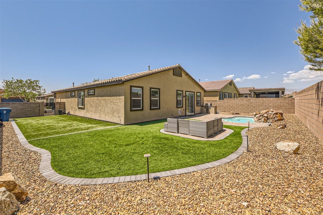 5862 Peridot Falls Ave #NA - Photo 2 of 11