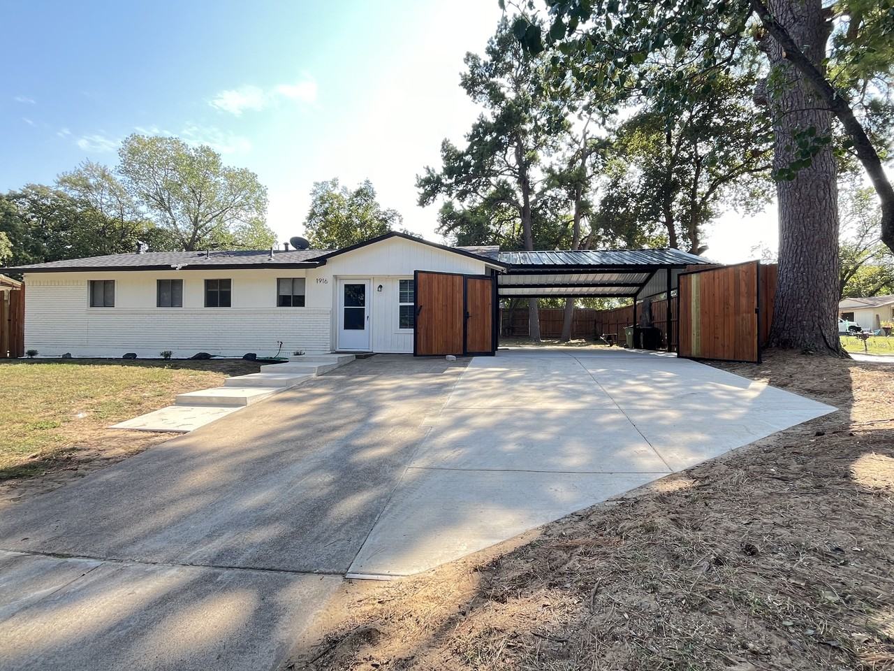 1916 Dogwood Dr #NA - Photo 2 of 30