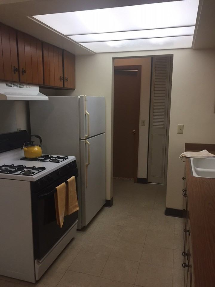 Oakview Manor - Photo 2 of 26