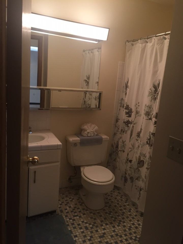 Oakview Manor - Photo 3 of 26