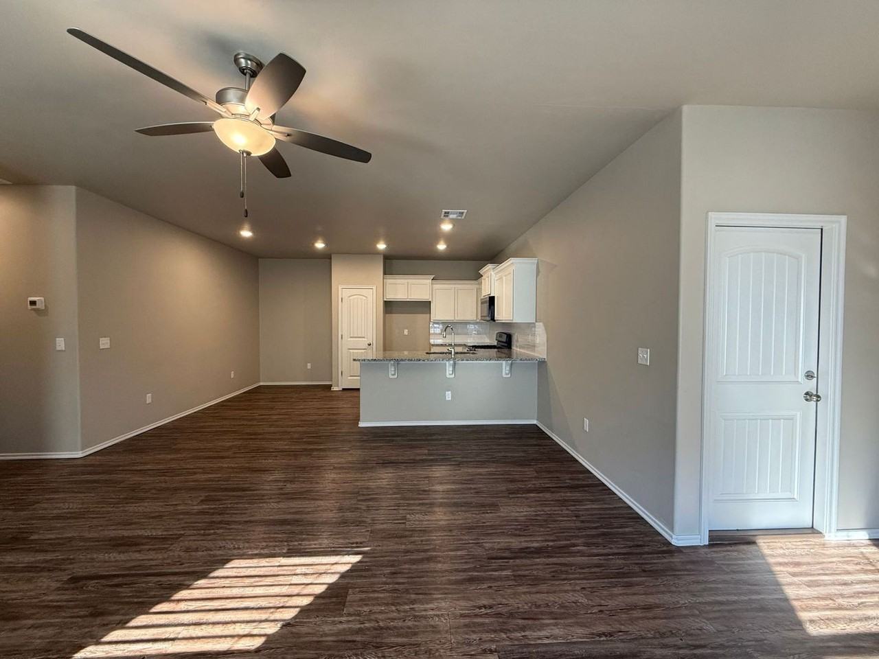 10916 Nw 119th St - Photo 3 of 28