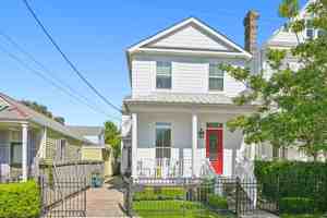 featured image of 7519 Maple St