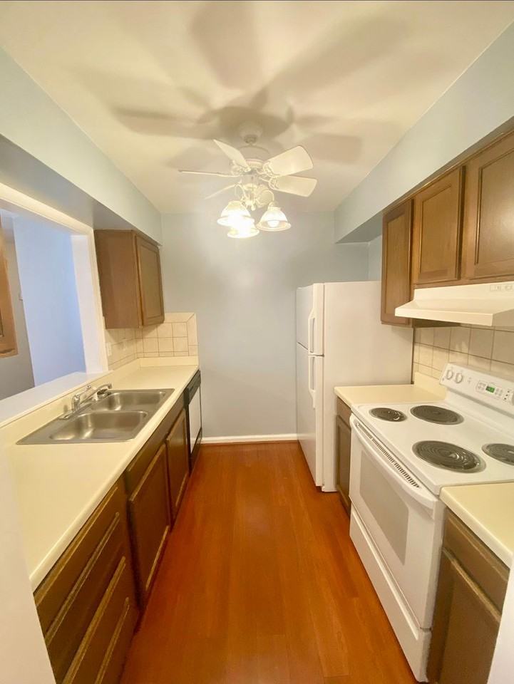 702 Brook Meadow Ct - Photo 4 of 12